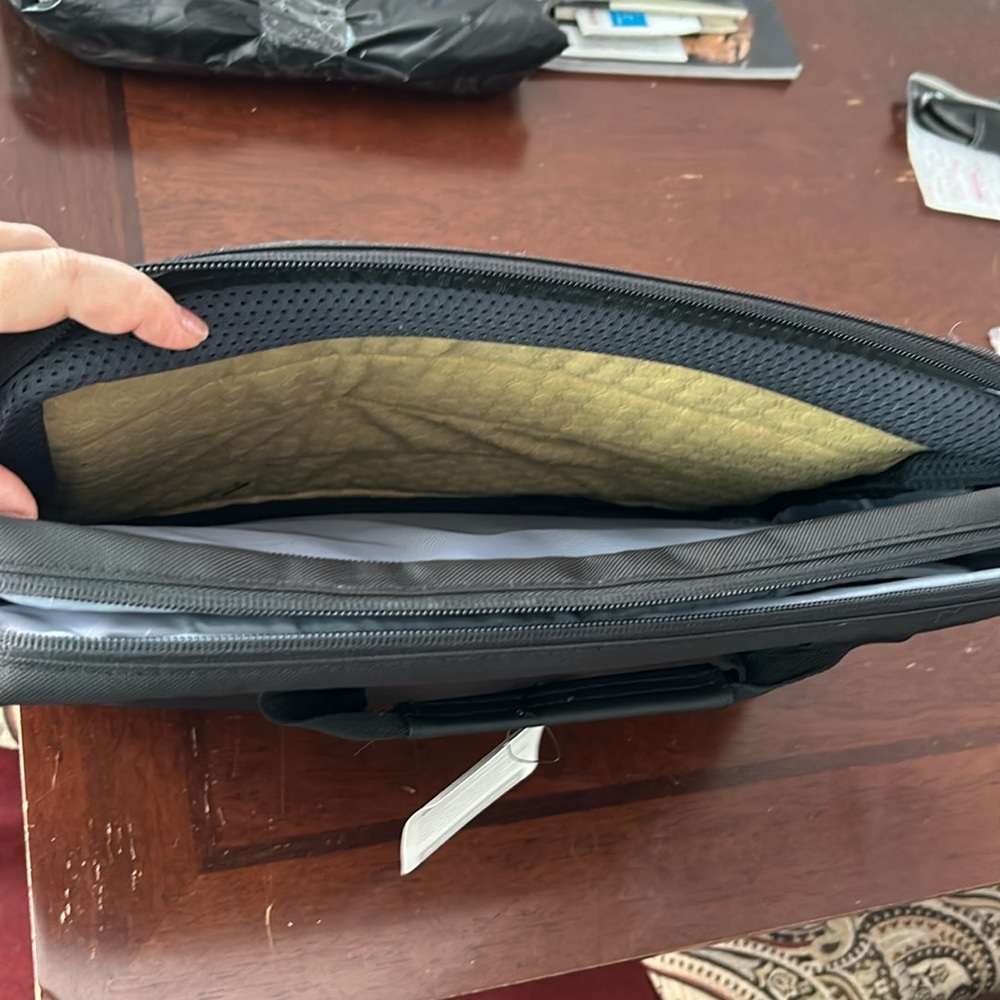 Dell EcoLoop Pro Briefcase - Picture 4 of 6